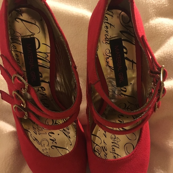 Red High Heels - Picture 4 of 5